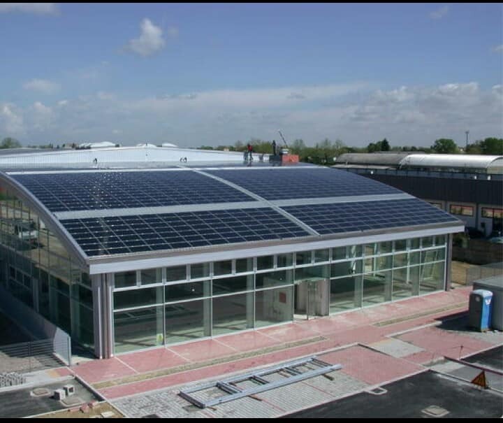 Edificio Comercial de energía solar por Eurolatina Energy