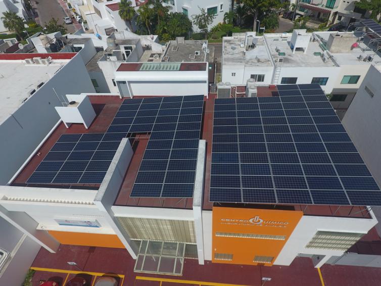 Instalación en Techo de energía solar por Eurolatina Energy